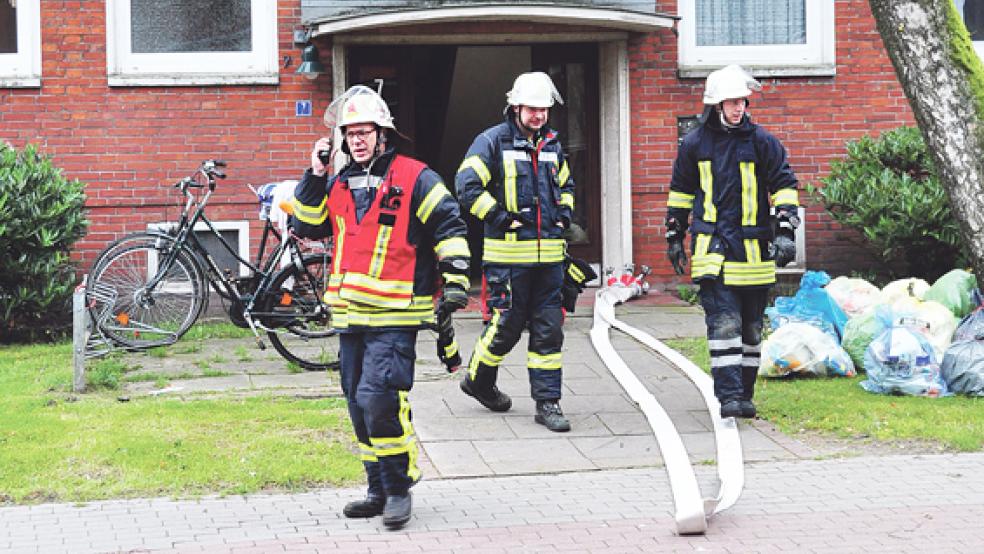 Die Feuerwehr rückte zum Einsatz am Schreiberskamp in Leer an. © Foto: Wolters