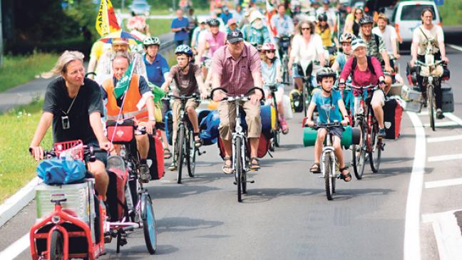Radfahrer-Demo an der Friesenbrücke