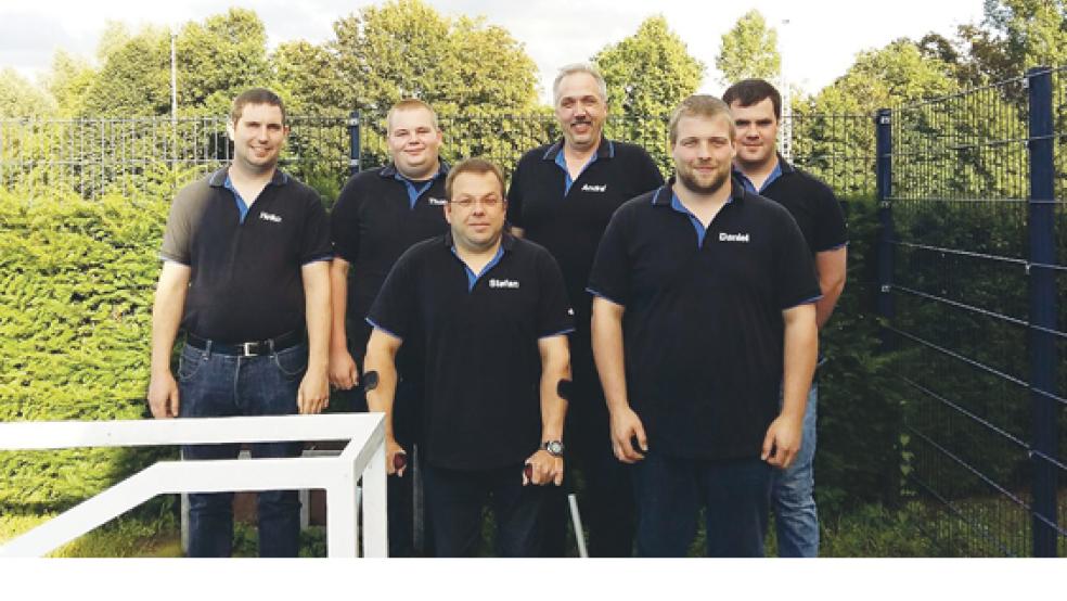 Die Mitglieder der Arbeitsgruppe »Spaßbad« haben alles für die diesjährige Badesaison in Stapelmoor vorbereitet. Auf den Badespaß, der am 12. Juli beginnen soll, freuen sich (von links) Heiko Röskens, Thomas Haseborg, Stefan Kuper, Andre Klare, Daniel Onnen und Daniel Modder.  © Foto: privat
