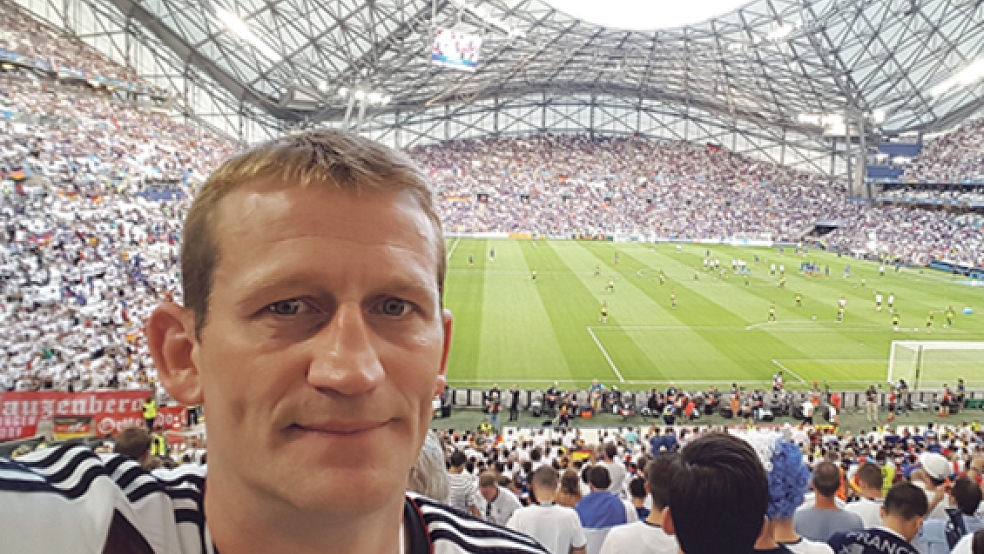 Selfie im Stade Vélodrome in Marseille: Peter Rand vor dem Halbfinale zwischen Frankreich und Deutschland. © Fotos: Peter Rand