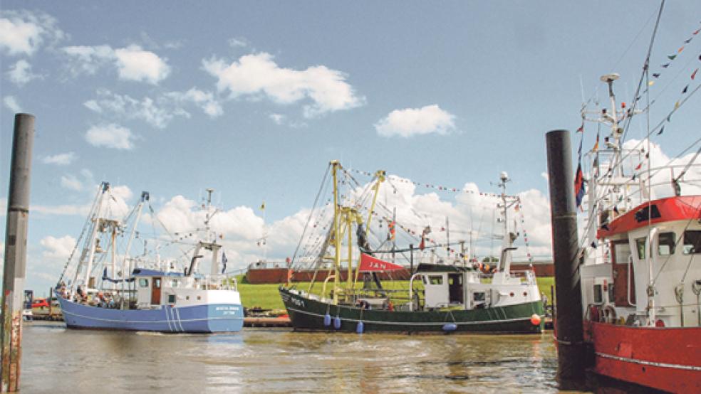 Mit bunt geschmückten Kuttern geht es wieder auf die Ems. © Archivfoto: Kuper