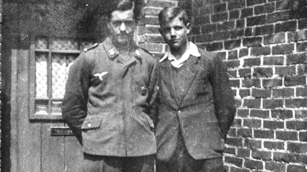 Die Brüder Paul (links) und Franz Marheineke. Das Foto entstand um 1943, als die beiden Zeuge des Bomber-Absturzes im Dollart wurden. Paul Marheineke war Luftwaffen-Offizier und starb wenige Tage vor Kriegsende in Österreich. © Foto: privat