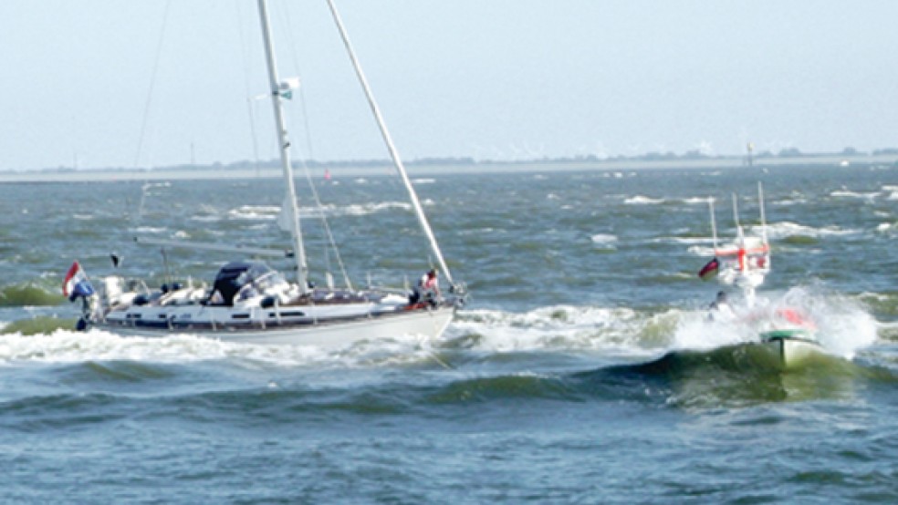 Den Seenotrettern gelang es, die Yacht nach Norderney zu schleppen. © Foto: DGzRS