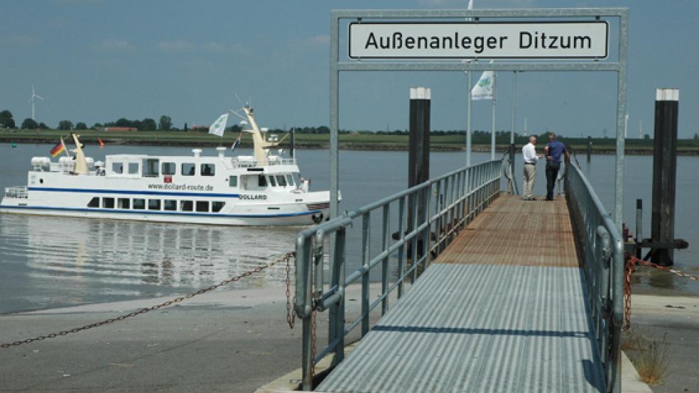 Die »Dollard« auf der Ems mit Kurs auf den Außenanleger in Ditzum. © Foto: Szyska
