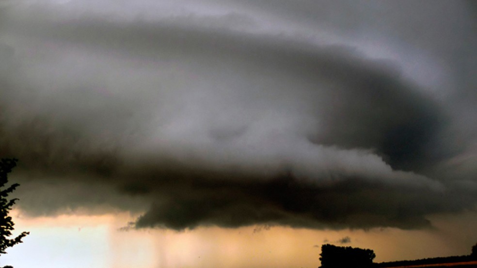 Der Deutsche Wetterdienst warnt vor schwerem Gewitter und heftigem Starkregen im Landkreis Leer. © Foto: DWD