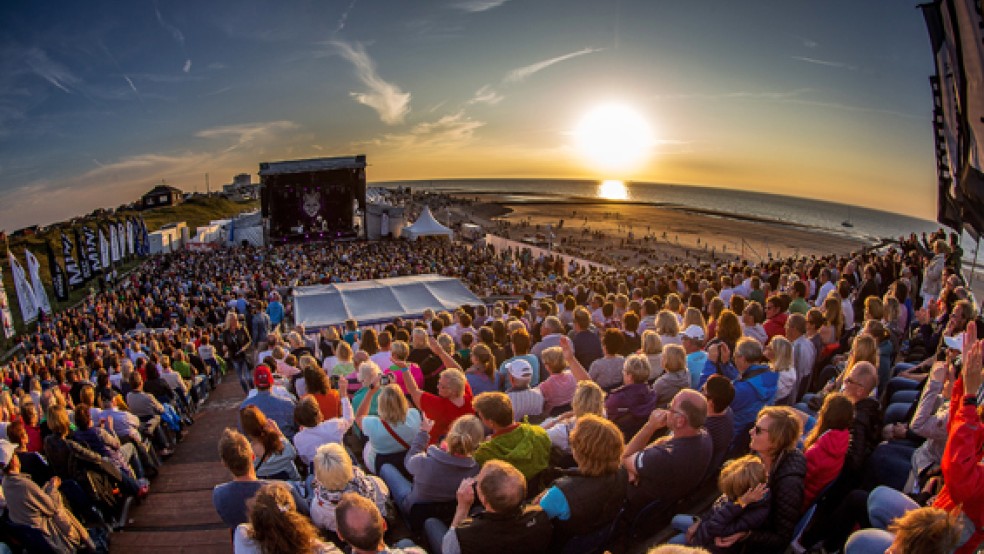 Am Nordstrand der Insel Norderney beginnt morgen Abend mit einem Auftritt von Johannes Oerding die Konzertreihe »Summertime«. © Foto: Veranstalter 