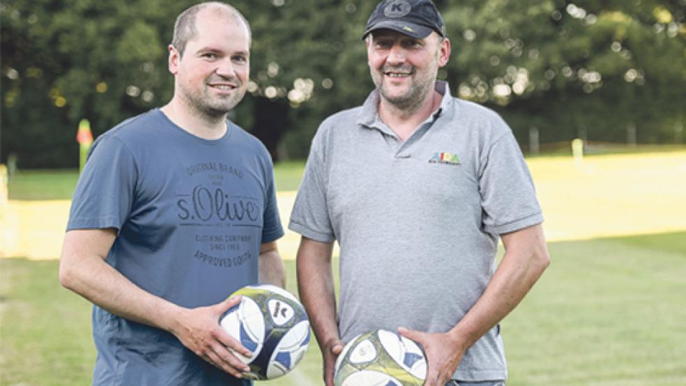 Als Gespann arbeiten Robert Müller (links) und Manfred Klock beim SV Wymeer-Boen zusammen. © Foto: Bruins