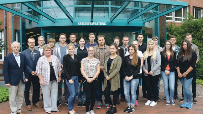 21 junge Leute starten in Beruf