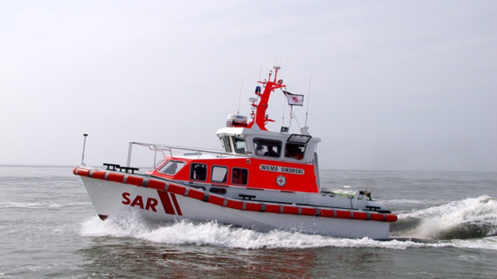 Für ein Plattbodenschiff war das Seenotrettungsboot »Wilma Sikorski« (Station Wangerooge) der Deutschen Gesellschaft zur Rettung Schiffbrüchiger am Dienstagabend im Einsatz. © Foto: Deutsche Gesellschaft zur Rettung Schiffbrüchiger 