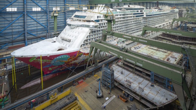 »Genting Dream« wird jetzt ausgedockt