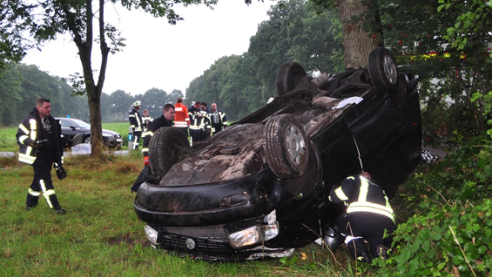 Mit diesem Kleinbus ist heute ein 31-jähriger Filsumer in Hesel schwer verunglückt. © Foto: Wolters