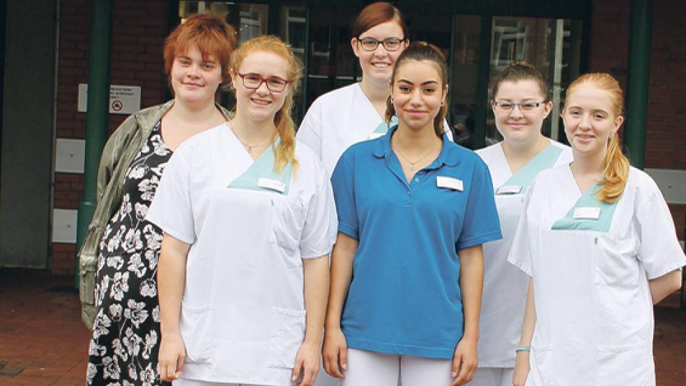Am 1. August haben (von links) Franziska Pals, Kim Hartung, Insa Berghaus, Nour Ergin, Regina Metzger und Janina de Vries eine dreijährige Ausbildung zu Medizinischen Fachangestellten im Marienhospital begonnen. © Foto: Marienhospital