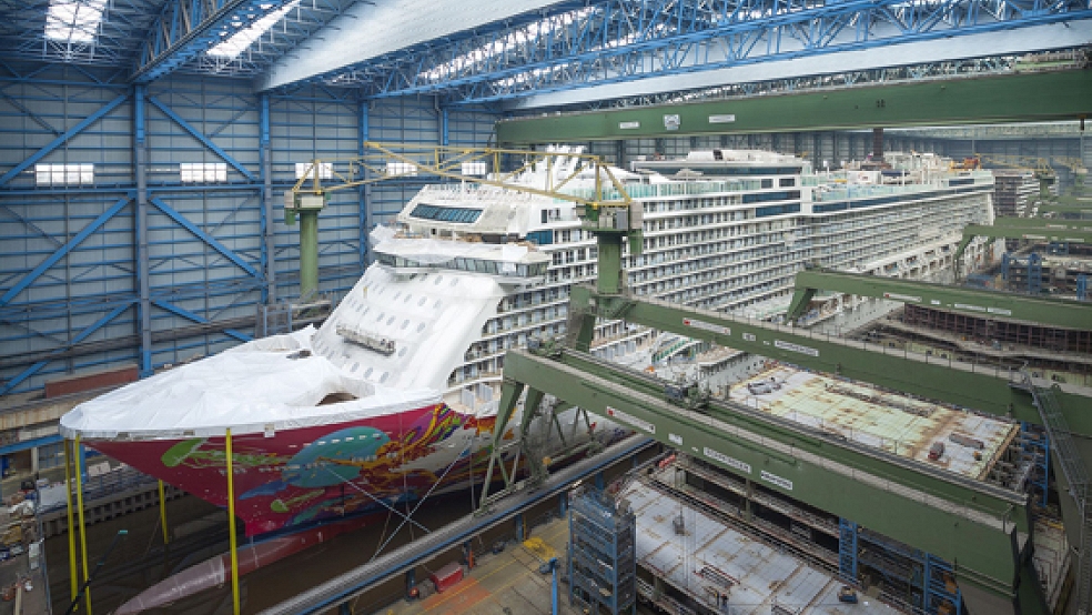 Die »Genting Dream« soll das Baudock der Meyer Werft am Freitag ab 14 Uhr verlassen. © Foto: Meyer Werft