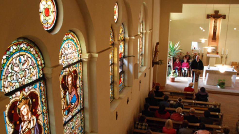 Der musikalische Kirchenspaziergang umfasst auch Bibellesungen, Gebete, Glaubensbekenntnis und Segen. © Foto: Kuper