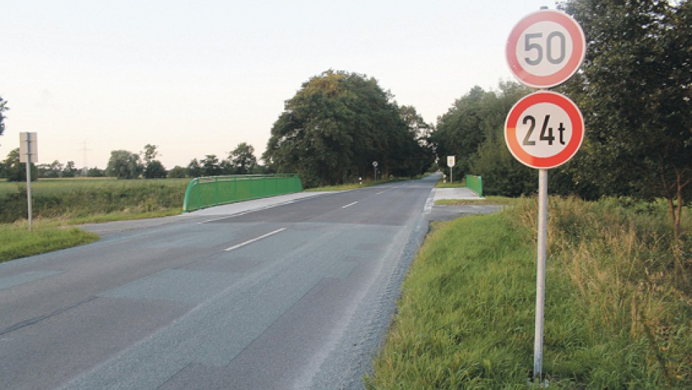 Gerade erst saniert und schon wieder kaputt: die Brücke zwischen Rhede-Brual und Weener-Diele. © Foto: Gonzales-Tepper