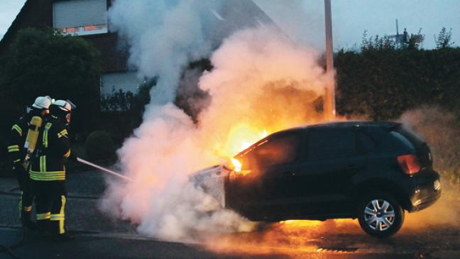 Polizei sucht Auto-Brandstifter