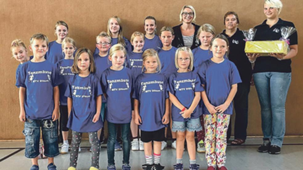 Die Ditzumer »Tanzmäuse« präsentierten stolz ihr einheitliches Outfit. © Foto: privat