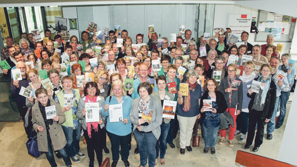 Haupt- und ehrenamtliche Mitarbeiter des Sprengel Ostfriesland-Ems treffen sich zum Medienforum in Emden. © Foto: Lau