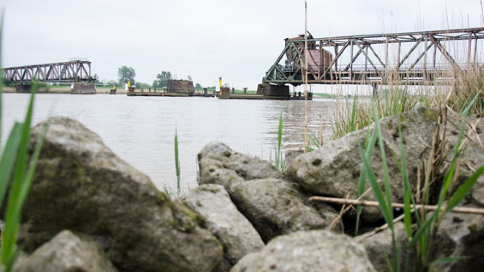 Das Land Niedersachsen hat angeboten, die Reparatur der Friesenbrücke mit bis zu 30 Millionen Euro vorzufinanzieren. © Archivfoto: Hanken
