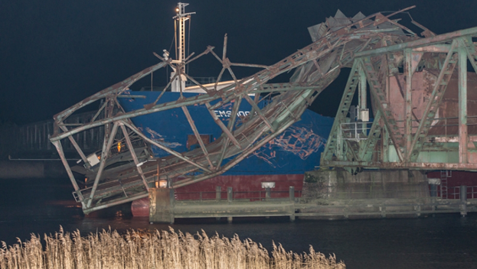 Folgenschwerer Unfall: Die juristische Aufarbeitung der Schiffskollision mit der Friesenbrücke zieht sich hin. © Foto: Mentrup
