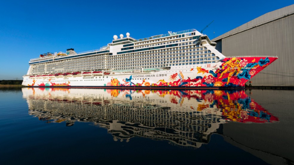 Die »Genting Dream« wird voraussichtlich in der Nacht zum Sonntag in Richtung Ems auslaufen. © Foto: Ingrid Fiebak-Kremer