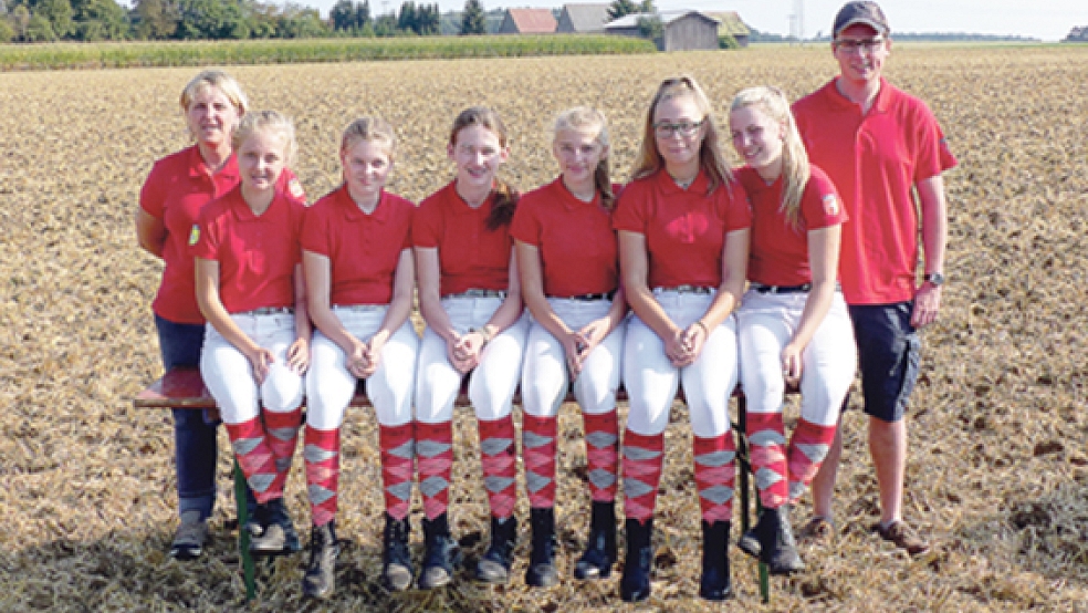 Ein starkes Team: Die Mannschaft des Reit- und Fahrvereins Leer-Bingum gewann die Bundesponyspiele in Blaubeuren. © Foto: privat