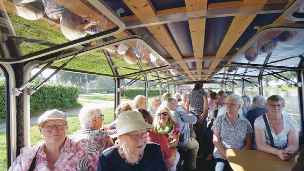 Die Landfrauen aus Stapelmoor haben kürzlich einen Tagesausflug unternommen. Die Damen fuhren ins »Venedig des Nordens«, nach Griethoorn in den Niederlanden.  © Foto: Landfrauen Stapelmoor