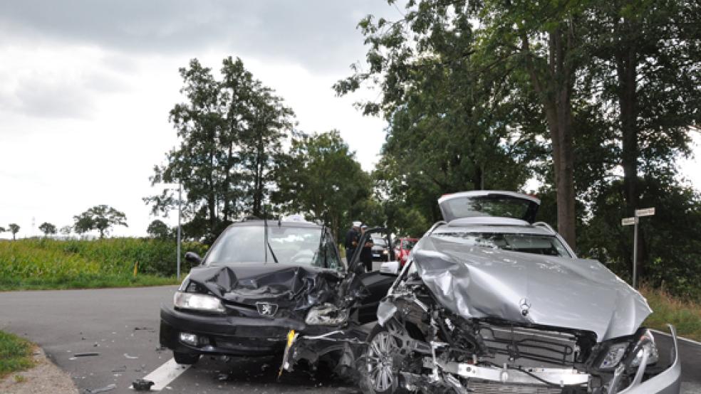 Ein Verkehrsunfall hat sich heute Nachmittag auf der Stapelmoorer Straße ereignet. Zwei Autofahrer wurden dabei leicht verletzt.  © Foto: Boelmann