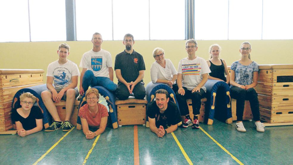 Ein Teil der ehrenamtlichen Helfer des Familiensportpicknicks (von links): Thorben Gosling, Luka Bruns, Antine Hoppen, Bob van der Laan, Wolfgang Hermann, Torsten Braun, Anna Blazejewska-Kuhn, Beate Bock, Jana Willems und Lena Lüürsen. © Foto: privat