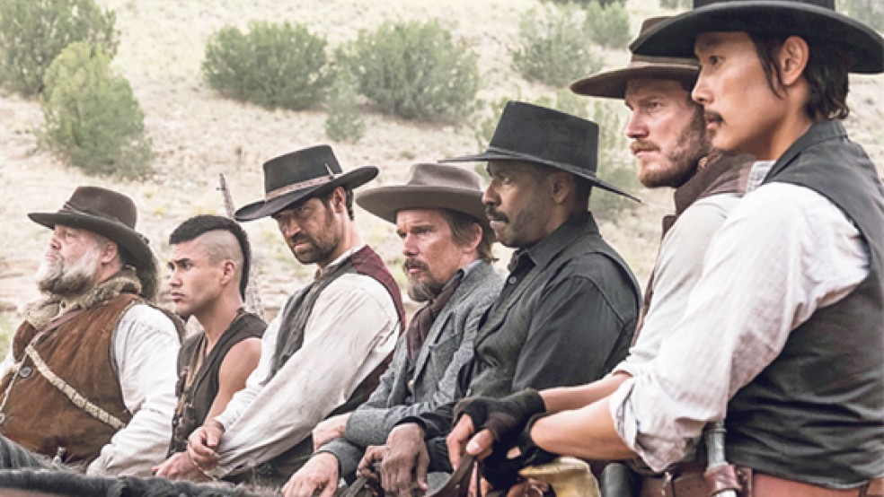 »Die gloreichen Sieben« sind (von links) Jack Horne (Vincent D‘Onofrio), Red Harvest (Martin Sensmeier), Vasquez (Manuel Garcia-Rulfo), Goodnight Robicheaux (Ethan Hawke), Sam Chisolm (Denzel Washington), Josh Farraday (Chris Pratt) und Billy Rocks (Byung-Hun Lee) © Foto: Sony Pictures