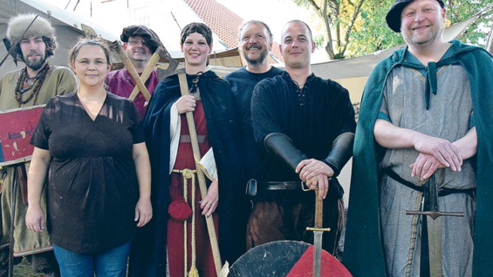 Freut sich auf zahlreiche Besucher - der Heimat- und Kulturverein »mitnanner« mit (von links) Alfred Kieselbach, Mandy Grijze, dem Vorsitzenden Ingo Meyer, Johanna Festers, Hartmut Giese, Christoph Evers und Lars Klinkenborg. Es fehlt Caterina Evers. © Foto: Zuidema