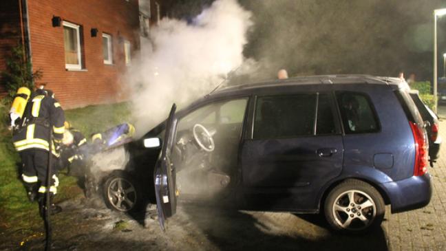 Wieder brennen Autos in Weener