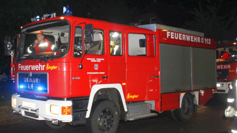 Sirenengeheul in Weener: Zu einem vermeintliche Zimmerbrand in der Birkenstraße rückte die Feuerwehr am Sonntag aus. Allerdings brannte es hier nur in einem Grill. © Foto: J. Rand (Feuerwehr)