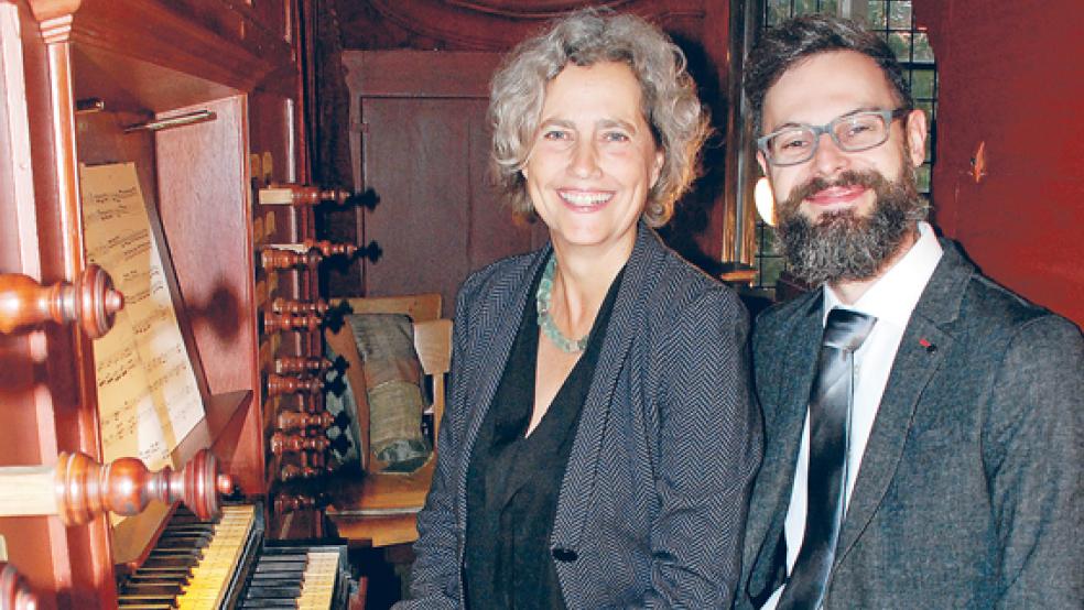 Margareta Hürholz und Roland Dopfer spielten offensichtlich mit großer Freude Orgelmusik zu vier Händen. © Foto: Kuper