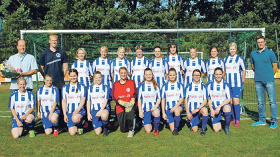 Es läuft rund in den neuen Trikots für die Möhlenwarferinnen. Im neuen Dress, den Bert Nieweg mit seinem Fitnessstudio »Physio Fit« gesponsert hat, haben die Rheiderländerinnen zuletzt zwei Siege in Folge eingefahren. © Foto: privat