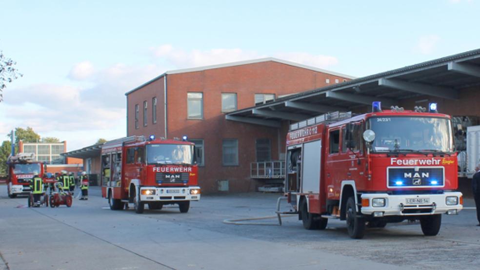 In diesem Verwaltungsgebäude war in dem Szenario der Einsatzübung ein Feuer ausgebrochen, das mehrere Menschen im Obergeschoss eingeschlossen hatte.  © Foto: Rand