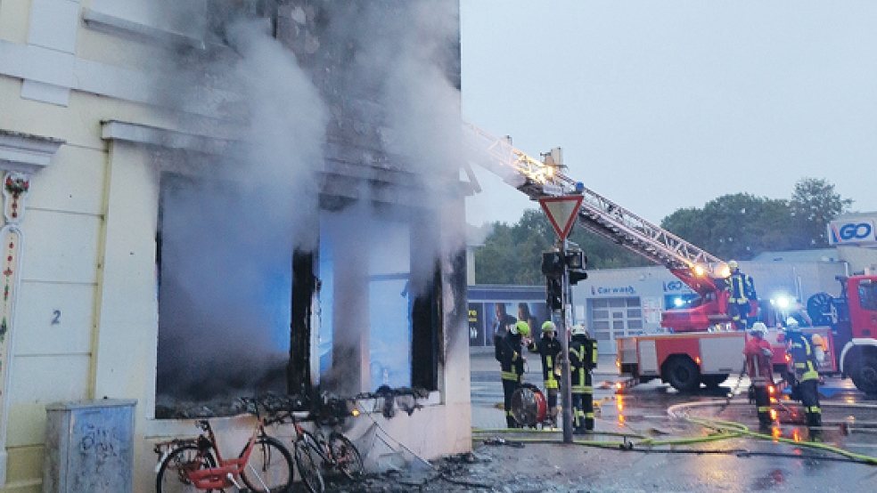Ein 48-jähriger Bewohner kam beim Brand dieses Hauses am Sonntagmorgen in Emden ums Leben. © Foto: Gaby Wolf