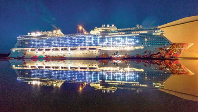 Traumschiff-Touren mit Tiefsee-U-Booten und Tomographen