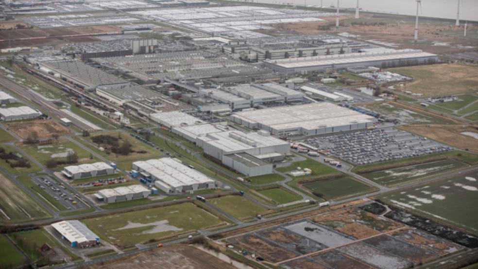 Volkswagen am Standort in Emden möchte schon bald Transportschiffe einsetzen, die mit Flüssiggas betreiben werden. Die Infrastruktur dafür fehlt bisher. Es wurden bereits erste Gespräche geführt. © Foto: Klemmer