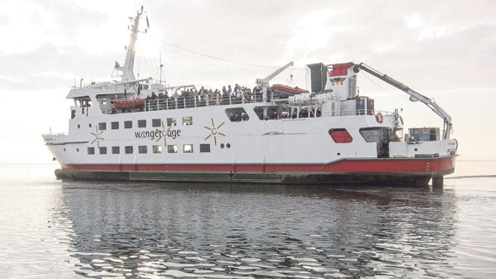 Die Fähre »Harlingerland« konnte bei auflaufendem Wasser gegen Mitternacht freigeschleppt werden. © Foto: DGzRS