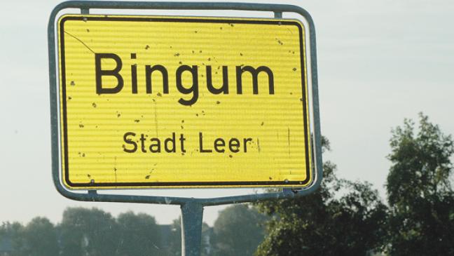 Clowns erschrecken Kinder in Bingum