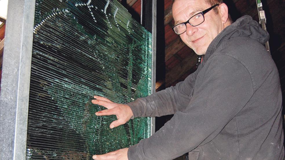 Der obere Teil der Skulptur fehlt zwar noch, aber die Struktur lässt sich schon erkennen. Vincent van Leeuwen arbeitet derzeit jeden Tag an seinem Kunstwerk. © Foto: Hoegen