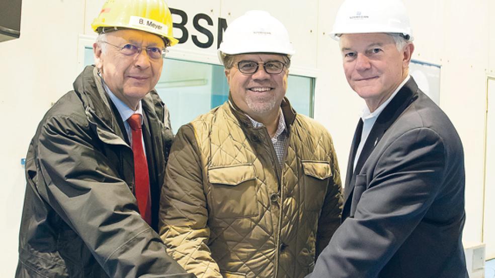 Bernard Meyer, geschäftsführender Gesellschafter der Meyer Werft (links), Frank Del Rio, President und Chief Executive Officer von Norwegian Cruise Line, und Robin Lindsay von Norwegian Cruise Line. © Foto: Meyer Werft