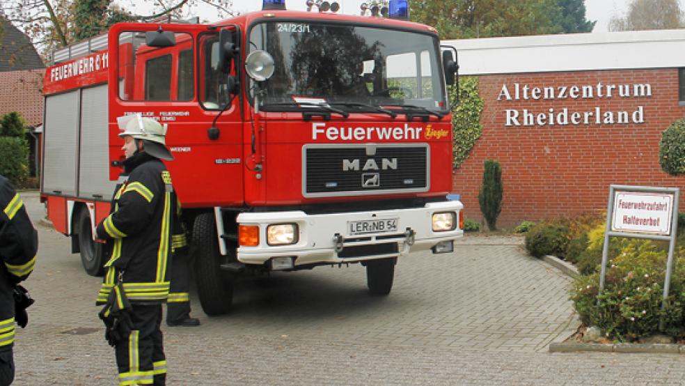 Fehlalarm: Die Weeneraner Feuerwehr rückte heute Mittag zum Altenzentrum aus. »Deo-Spray löste die Brandmeldeanlage aus«, teilte die Feuerwehr mit.  © Foto: Rand (Feuerwehr) 
