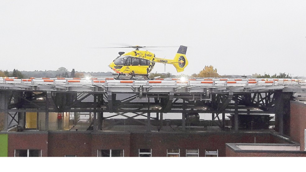 »Christoph 26« landete jetzt zum ersten Mal auf dem neuen Dachlandeplatz des Klinikum Leer. © Foto: Wolters