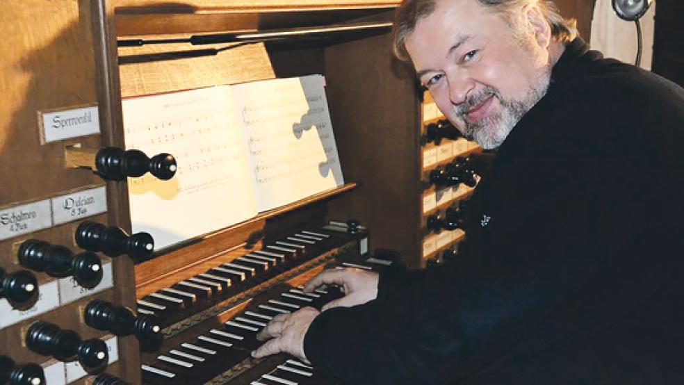 Martin Böcker studierte Kirchenmusik in Herford und Cembalo sowie Orgel in Arnhem. Am 6. November spielt er an der Schnitger-Orgel in der Georgskirche zu Weener. © Foto: privat