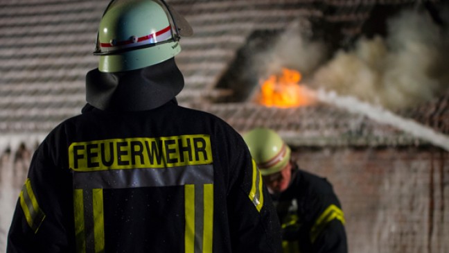 Mann rettet sich vor Flammen