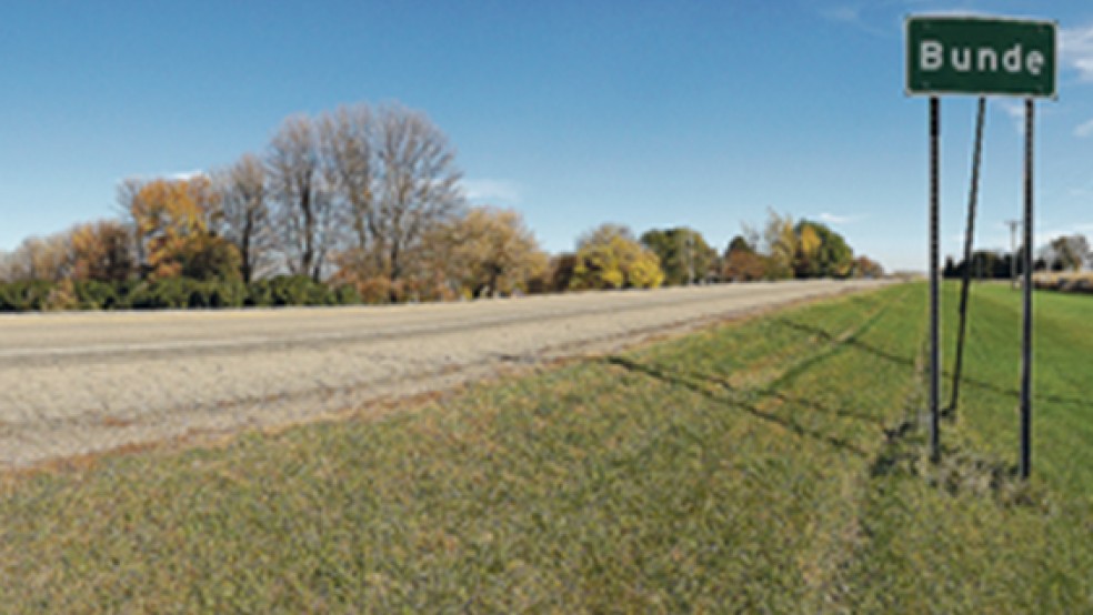 Das amerikanische Bunde im Bundesstaat Minnesota liegt am Highway 7, etwa 180 Kilometer westlich von Minneapolis. Die »Christian Reformed Church« in Bunde ist das Wahllokal für die Wahlberechtigten in »Rheiderland Township«. © Fotos: Kuper