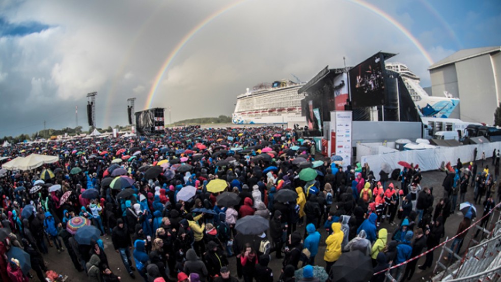 Große Stars vor großer Kulisse: Zum ersten Mal nach 2015 (Foto) findet im Herbst 2017 wieder ein Open Air auf dem Gelände der Meyer Werft in Papenburg statt. © Foto: Klemmer