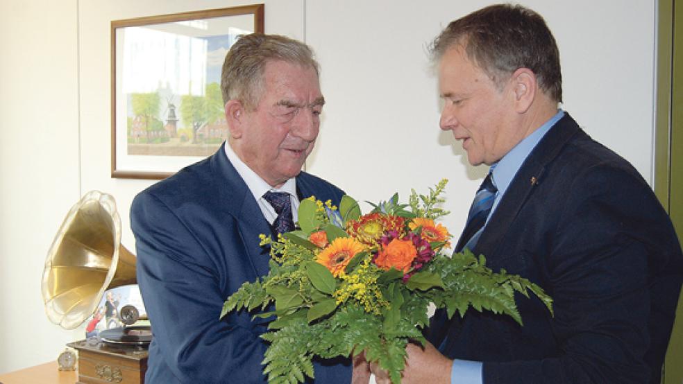 Ahlrich-Wilhelm Bents wurde von Gerald Sap verabschiedet. © Foto: Hoegen